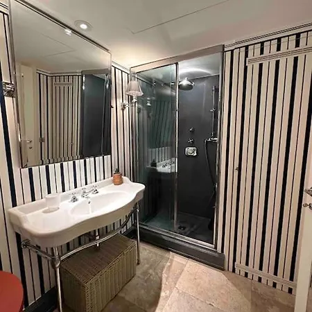 Townhouse In Tropez ! Apartament